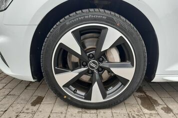 Audi A4, V (B9)
